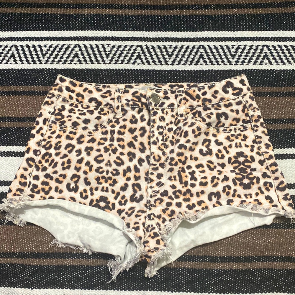 cheetah print jean shorts😍🐆